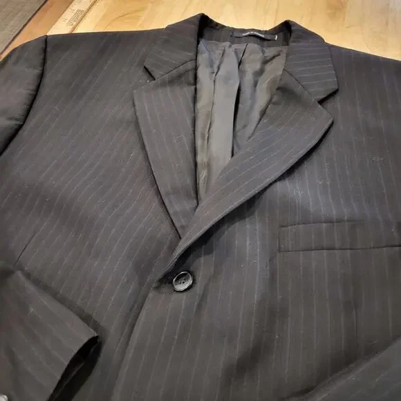 DKNY Black Pinstripe 100% Wool Suit jacket 32 Long 25 P2P